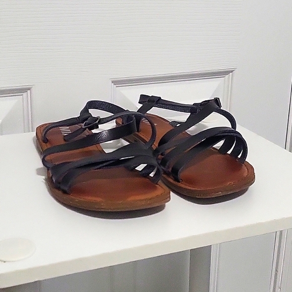 Mia strappy sandal - Picture 3 of 7